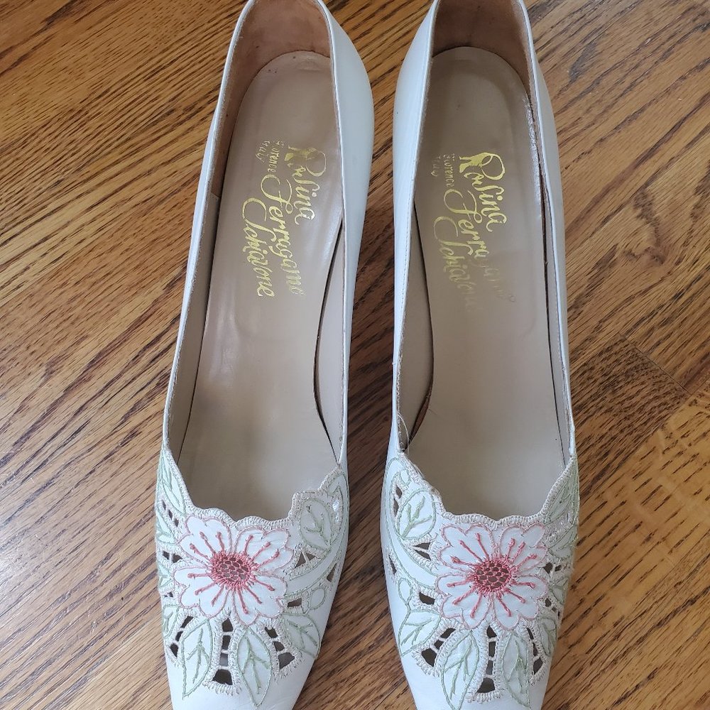Vintage Ferragamo pumps